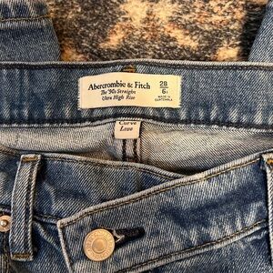 A&F 90’s High Rise Jean